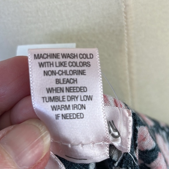 NWT Band of Gypsies Floral Cross Back Crochet Flowy Tank - Size Large (Girls) - Picture 11 of 12